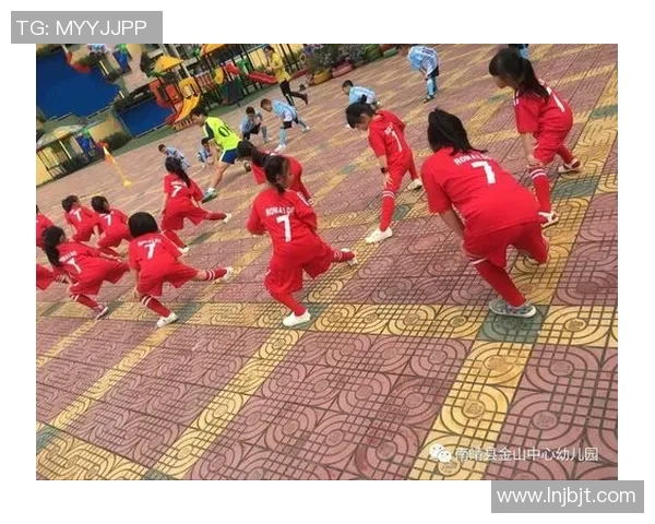 女童足球衣的时尚选择与运动性能完美结合，助力小女孩快乐成长